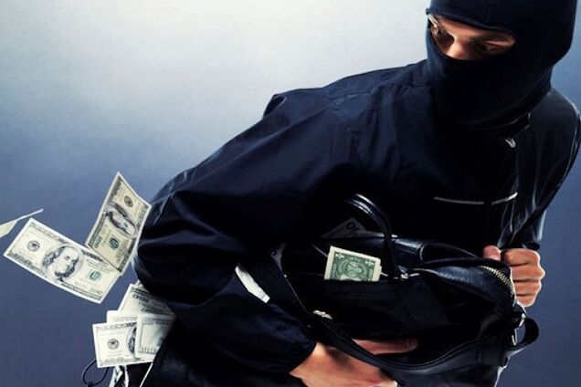 В сумке была валюта и золото: в центре Киева произошел грабеж