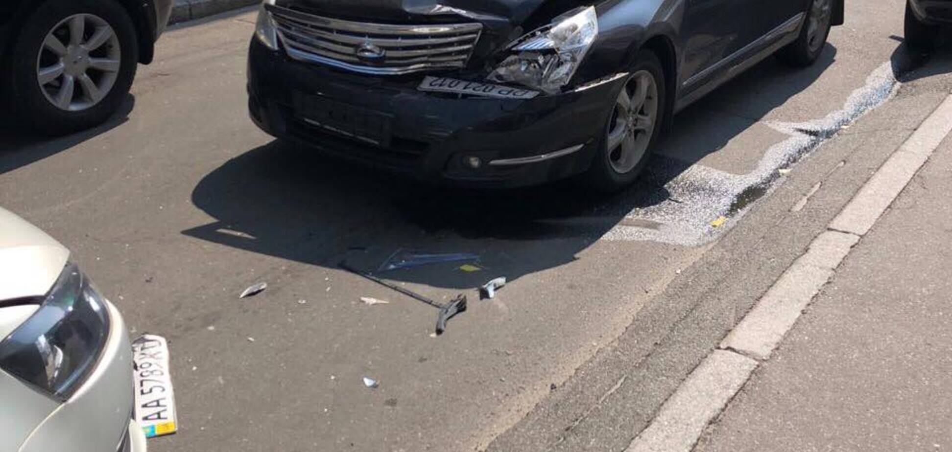 В Киеве сотрудник консульства устроил ДТП и пытался сбежать: появились фото и видео