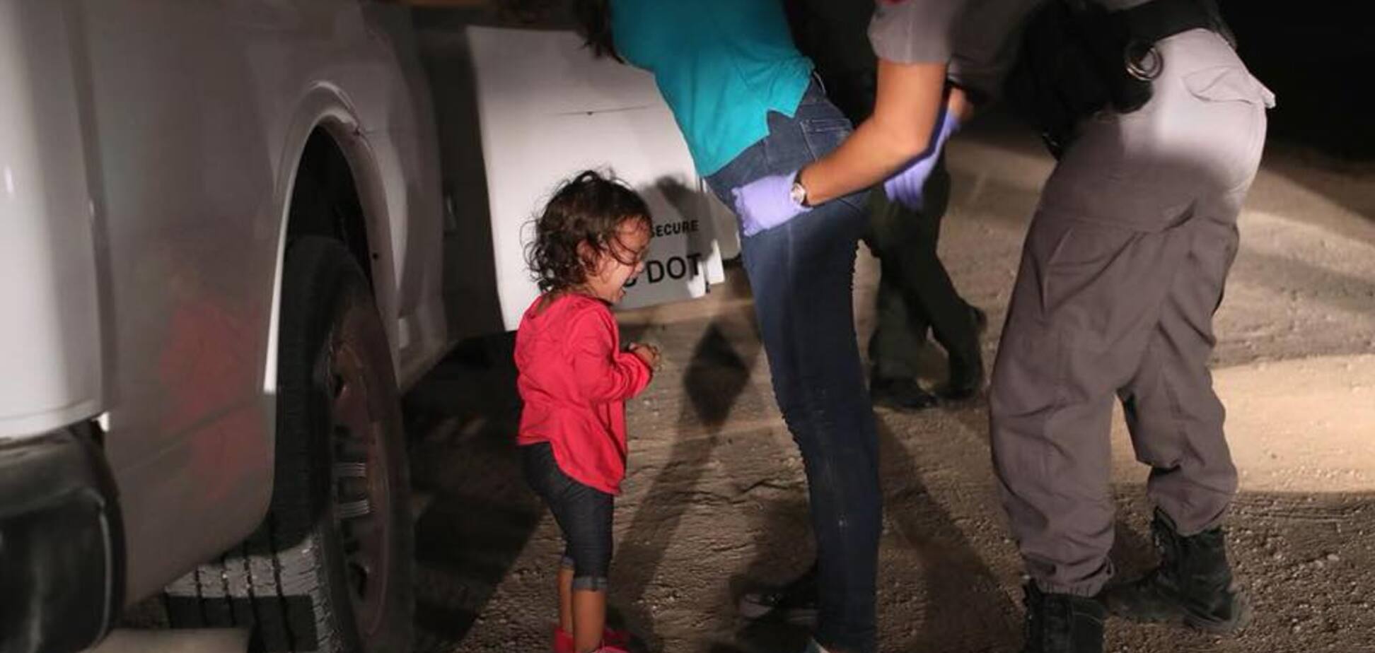 Сила одного фото: як Трамп і дівчинка, яка плаче, сколихнули світ