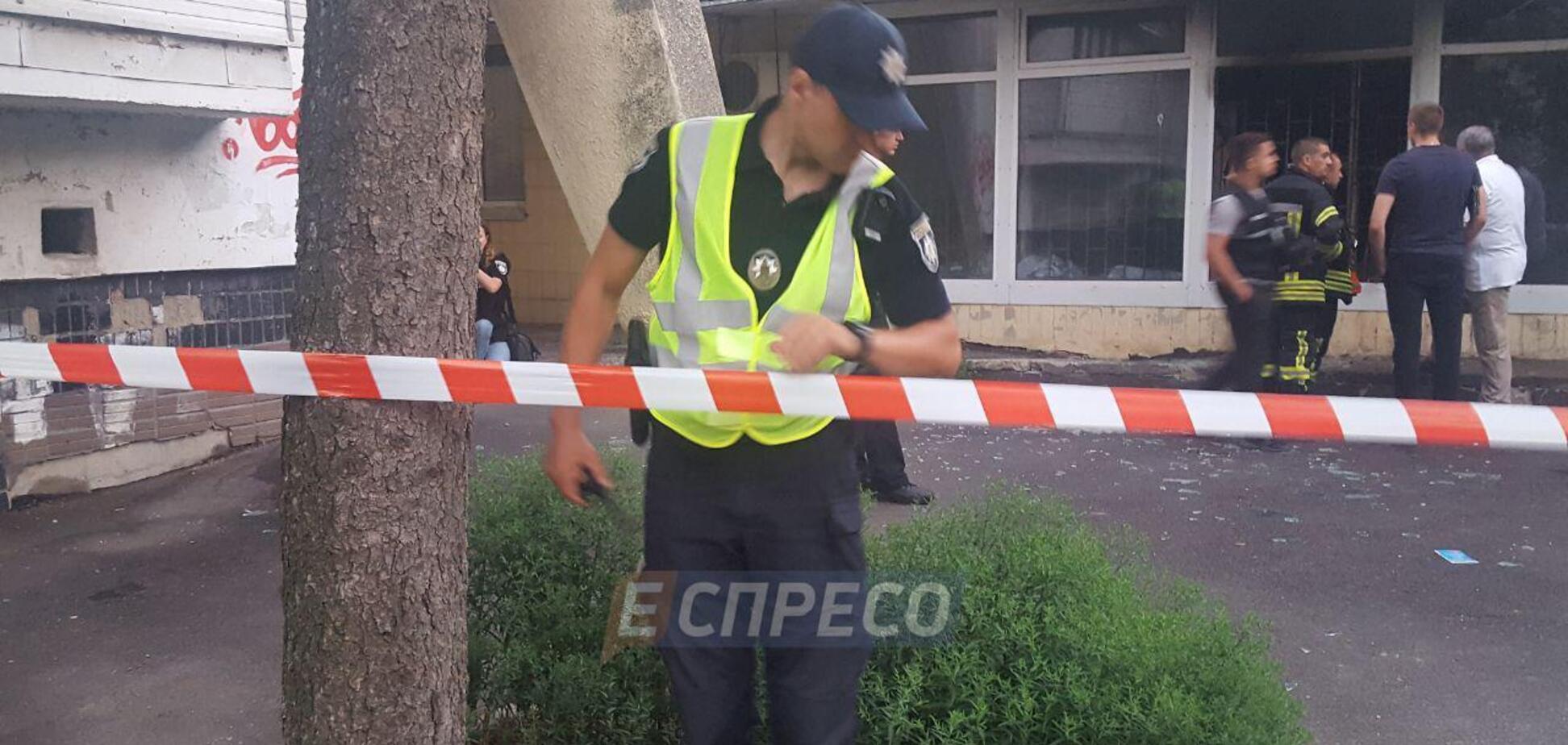 Вилетіло скло з вікон: у Києві прогримів вибух у банку