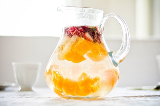 Топ-10 фруктов и овощей, которые помогут пережить жару