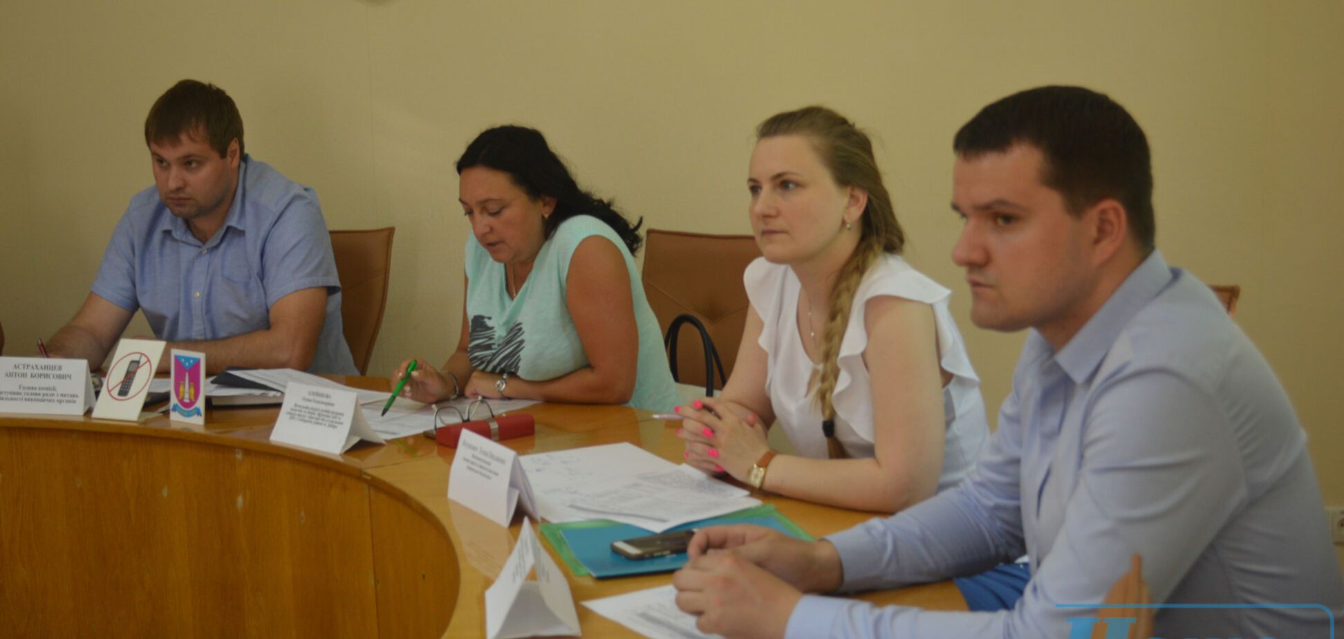 Журналисты показали, как в Днепре борются с зарплатой в конвертах