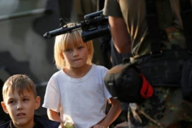 'Я всю ночь плакал за папой. Я - слабак?' Дети погибших воинов тронули Украину историями