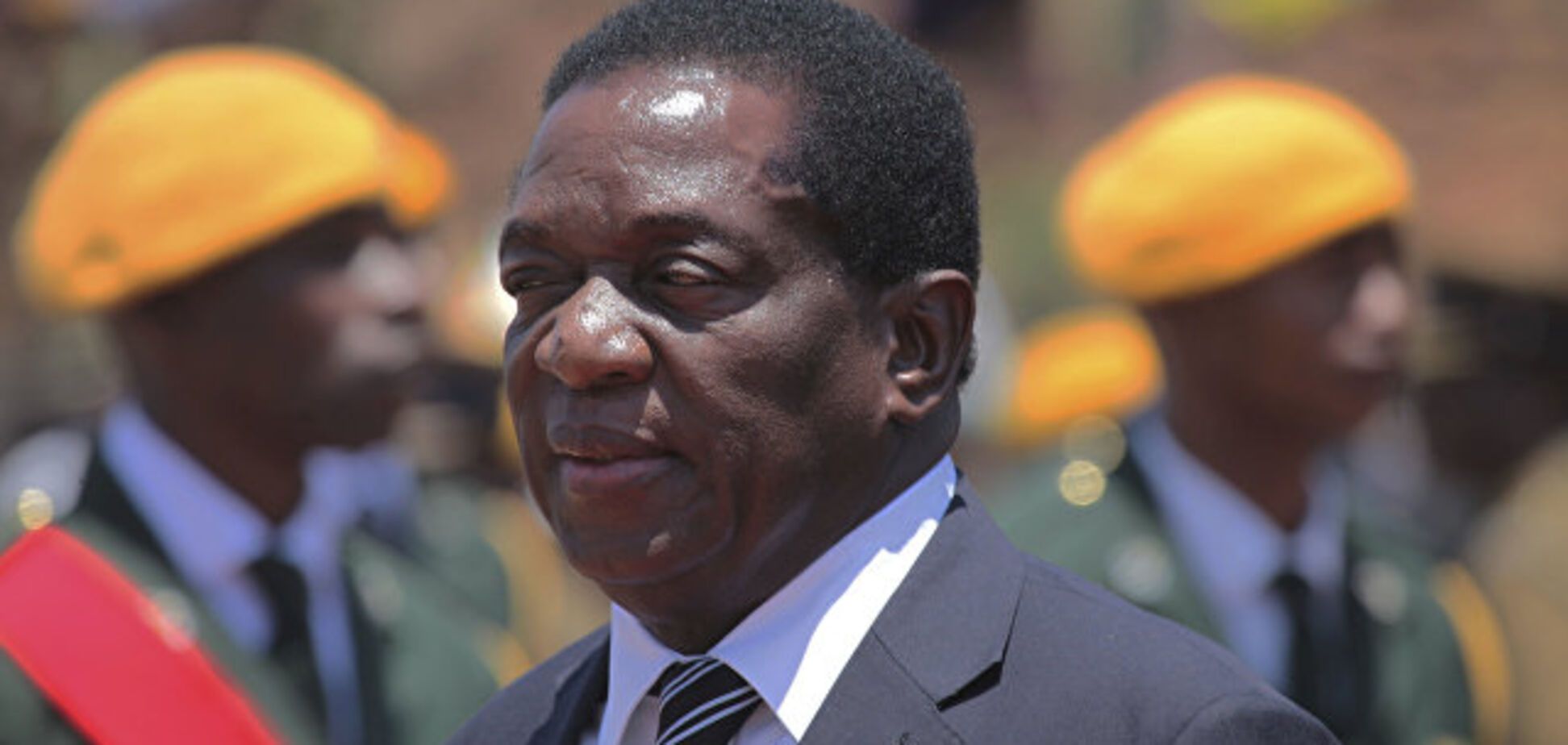 На предвыборном митинге президента Зимбабве прогремел взрыв: есть пострадавшие