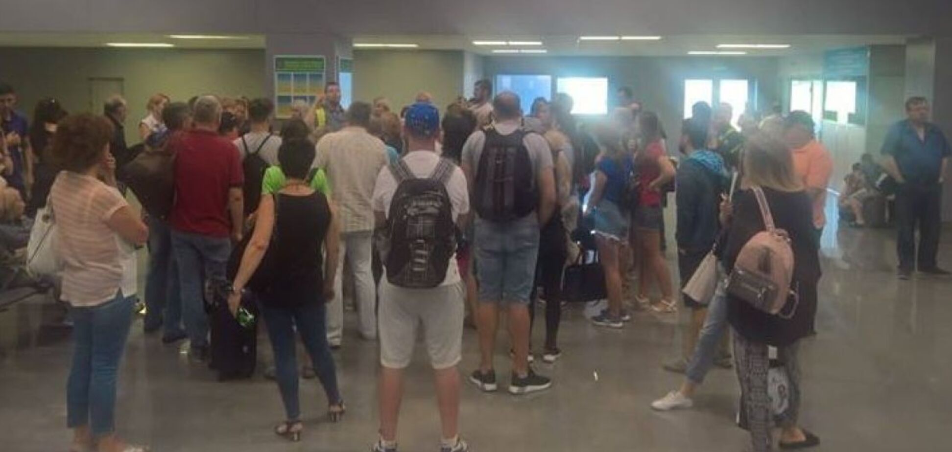 Муха в иллюминаторе: в Одессе произошло странное ЧП с самолетом