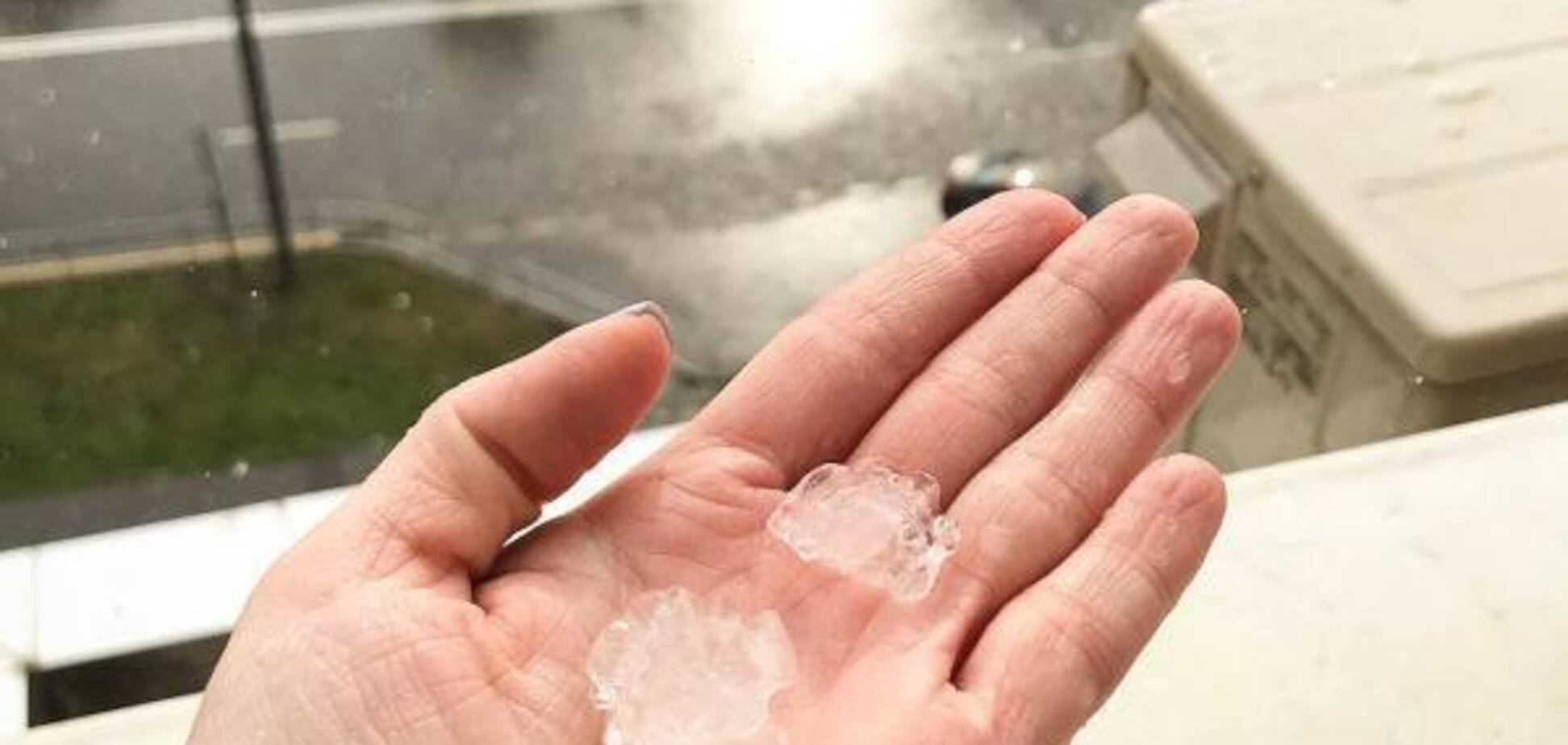 'Зевс разгневался': Москву накрыло градом с перепелиное яйцо