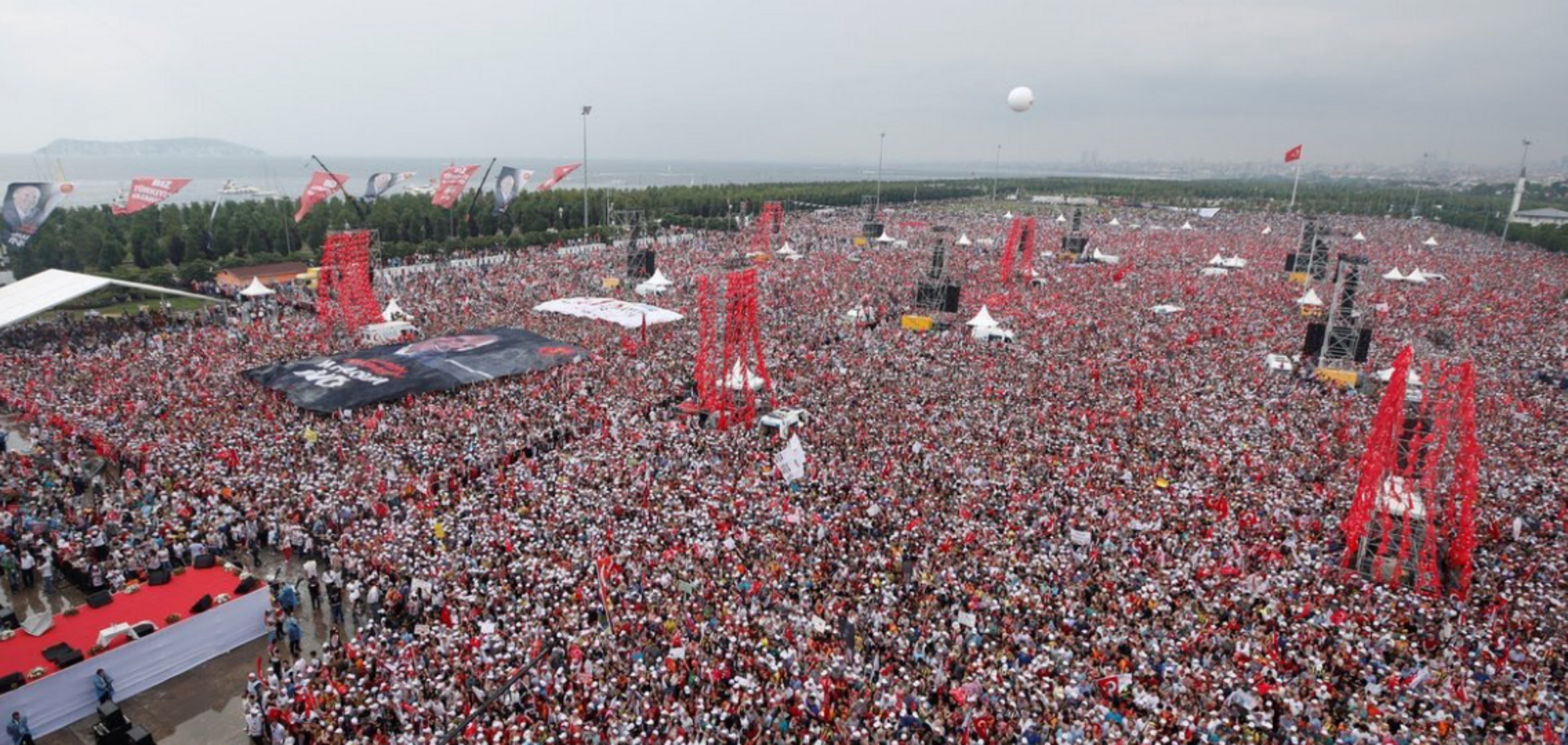 Выборы в Турции: миллионы людей вышли в поддержку оппонента Эрдогана