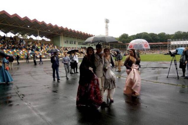 Выпускной-2018: как украинские 11-классники попрощались со школами