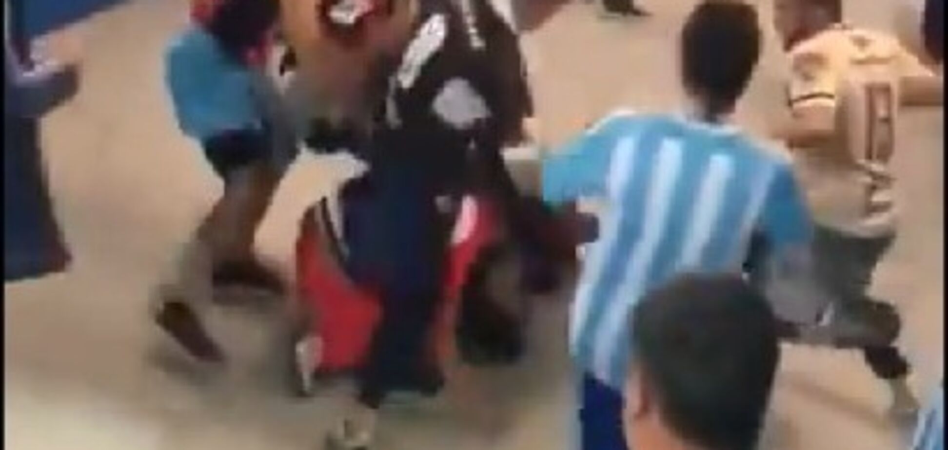 Пусть изнасилуют 10 казаков: болельщиков просят жестоко наказать в России