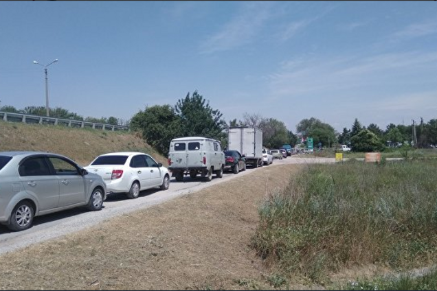 'Стоят в очередях по два часа': стало известно об очередном дефиците в Крыму