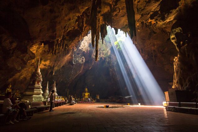 Футбольная команда пропала в пещере