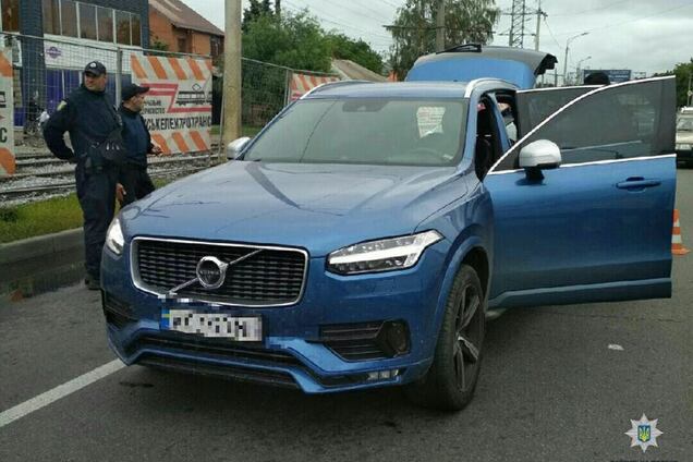 Расстрел семьи в Харькове: обнародовано скрытое полицией фото важной находки в авто убийцы