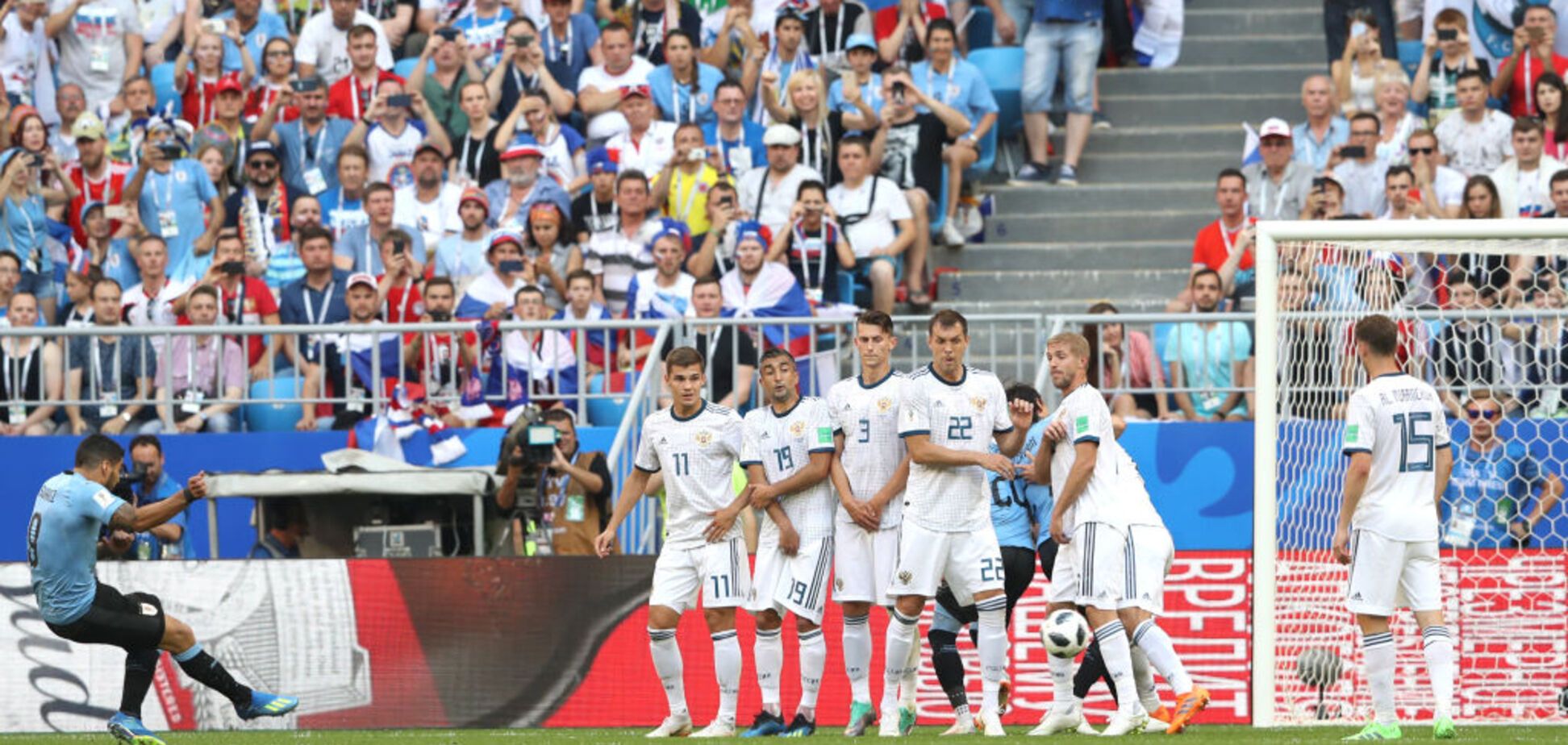 Россия разгромно проиграла Уругваю на ЧМ-2018