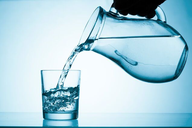 Чому літом потрібно пити більше води