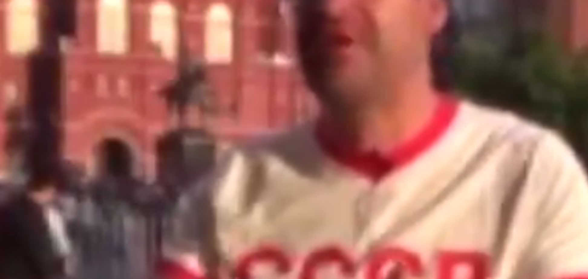 'Давить бульдозером!' Появилась реакция на дорогой подарок русскому болельщику-инвалиду от американца