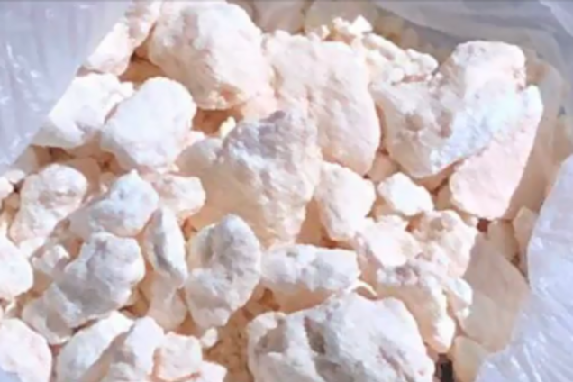 В Киеве 'на горячем' поймали патрульного-наркодиллера: опубликовано видео задержания