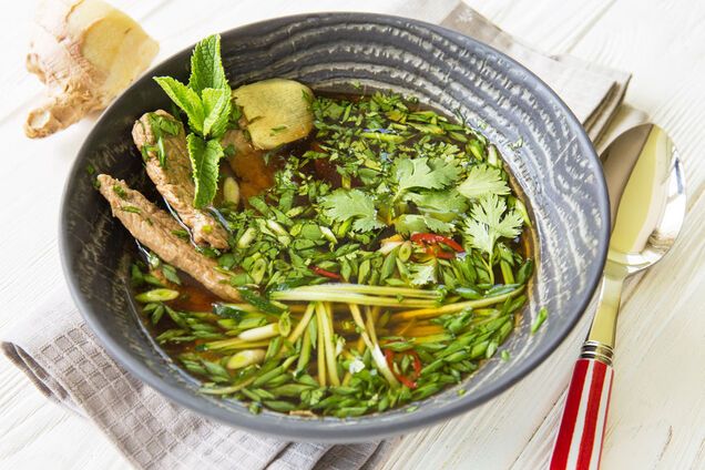 'Отлично освежает': звездный повар поделился рецептом холодного супа