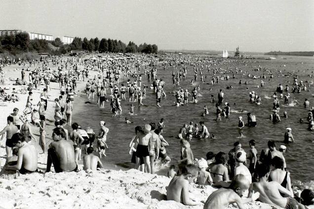 Как выглядел пляж в Запорожье 50 лет назад: раритетные фото