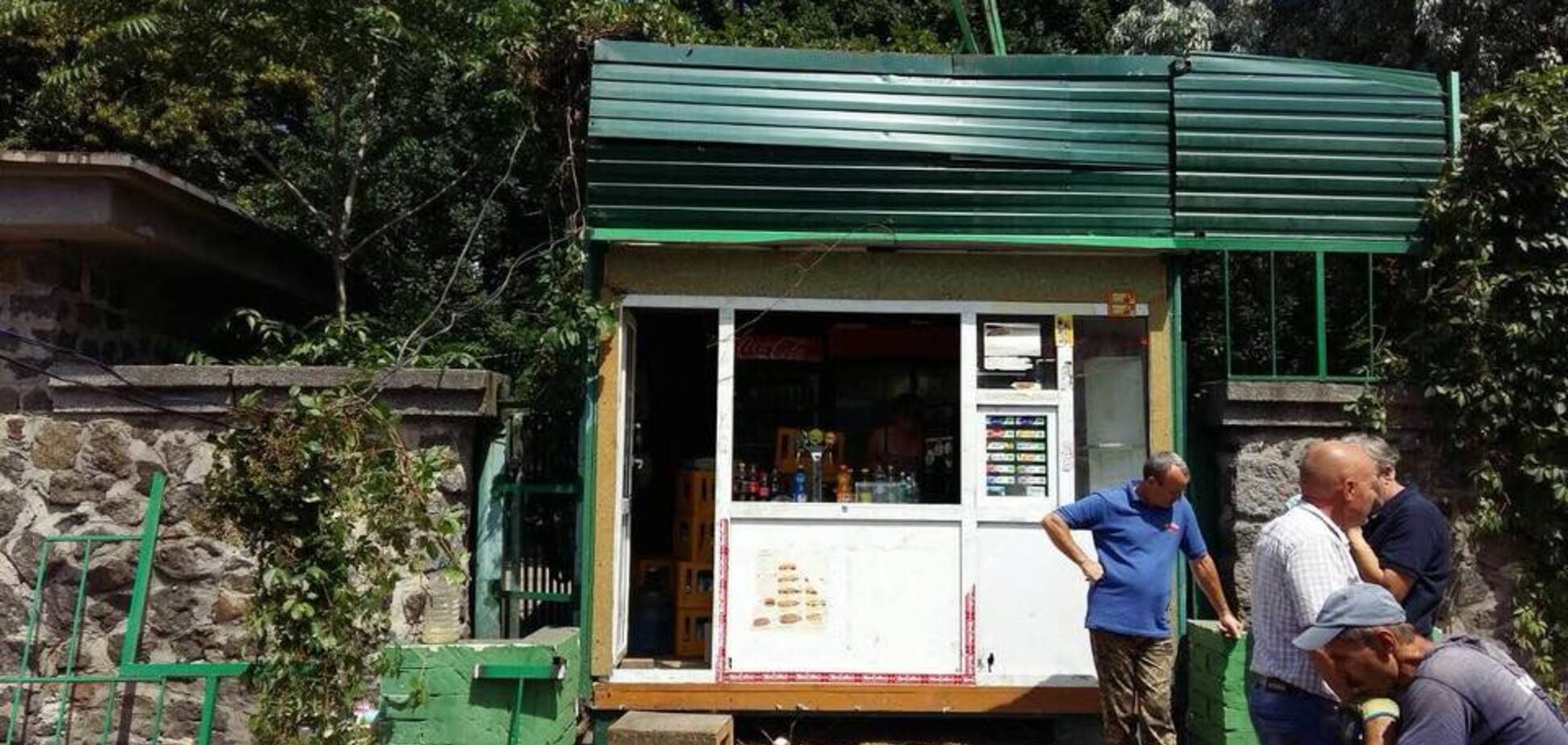 В ботаническом саду Киева разгорелся скандал из-за торговли алкоголем