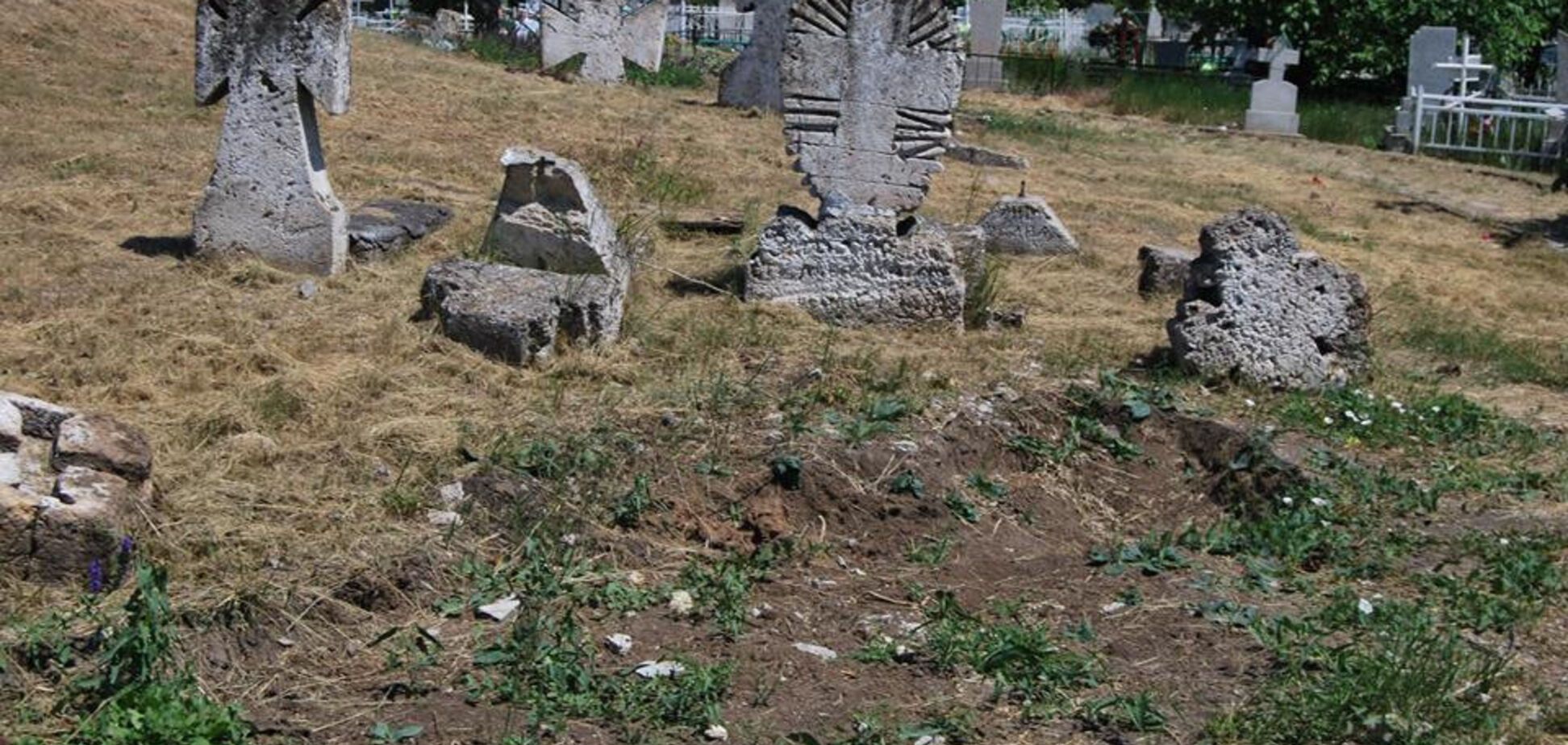 Под Одессой уничтожают уникальное кладбище: фото