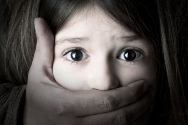 Нашли обнаженной: на Днепропетровщине сверстник изнасиловал и убил семиклассницу