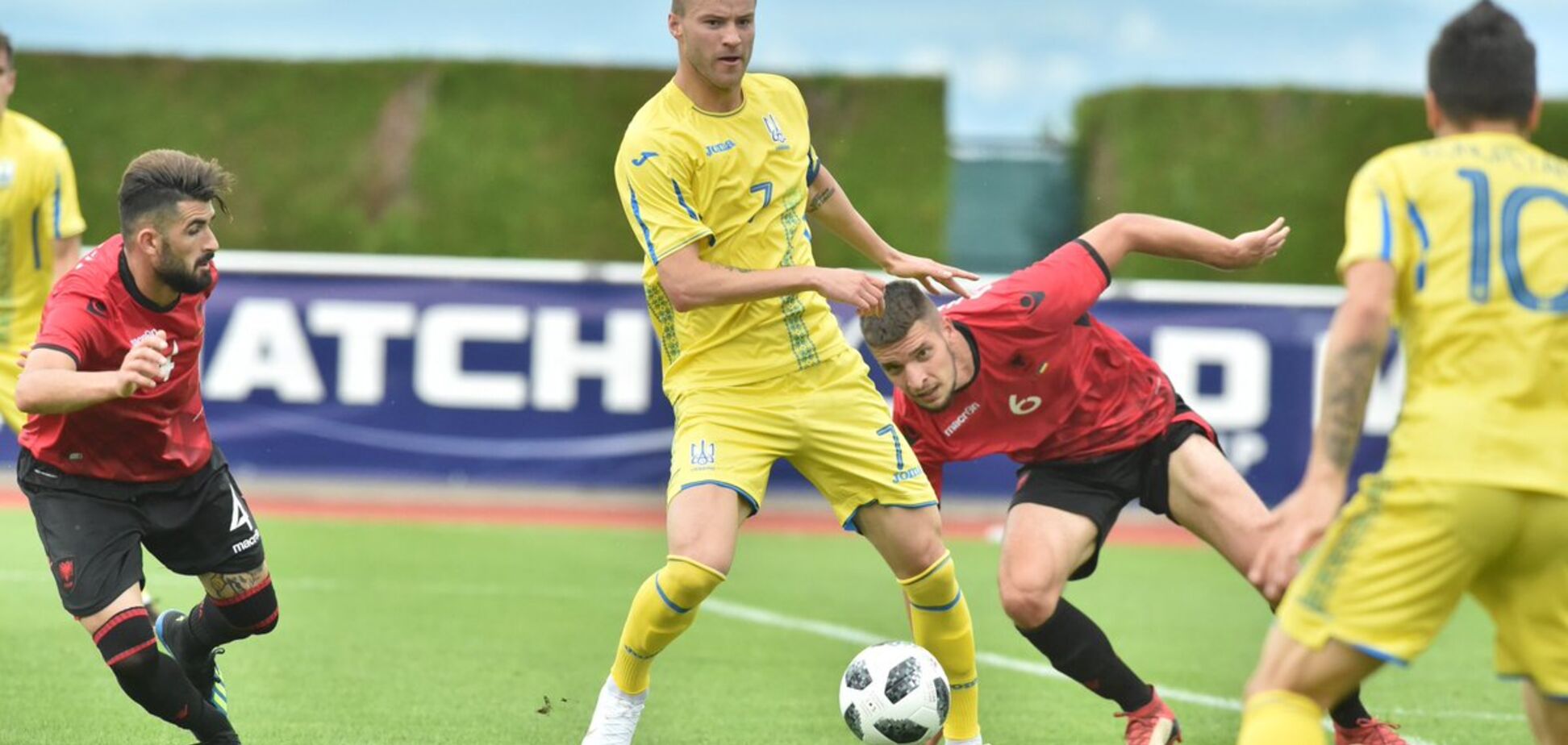 Сборная Украины по футболу добыла разгромную победу