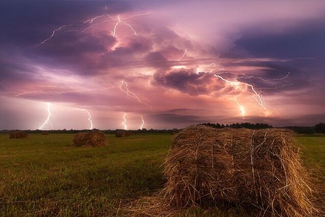 Грози, град та шквали: в Україні оголосили штормове попередження