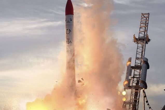 В Японии во время испытаний рухнула ракета: видео ужасного взрыва