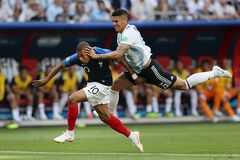 Франция и Аргентина забили семь голов в невероятном матче ЧМ-2018