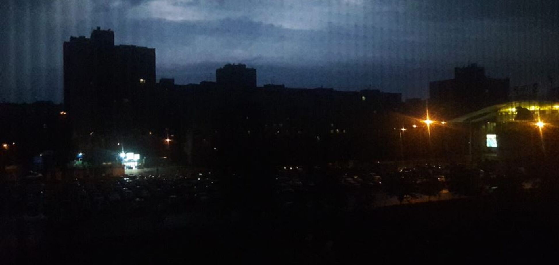 'Как же красиво валит!' Киевлян впечатлила ночная гроза