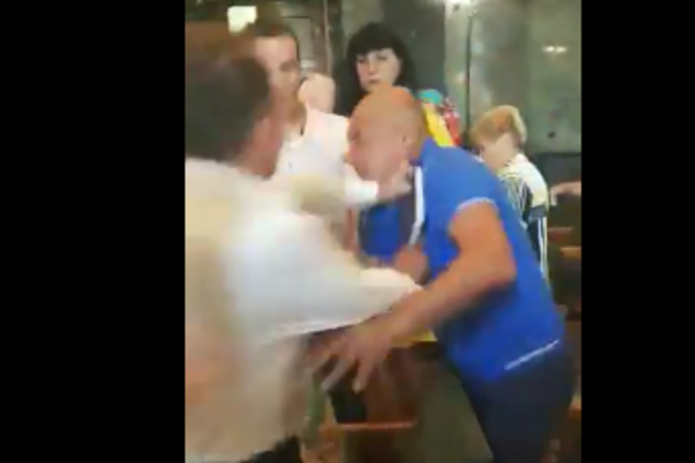 Нокаут: мер Дрогобича побив активіста. З'явилося відео