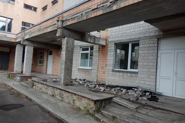 Под Киевом рухнула часть детской больницы: опубликованы фото