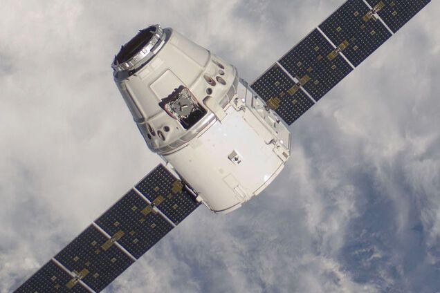 Планы отменяются: SpaceX перенесла туристические полеты вокруг Луны