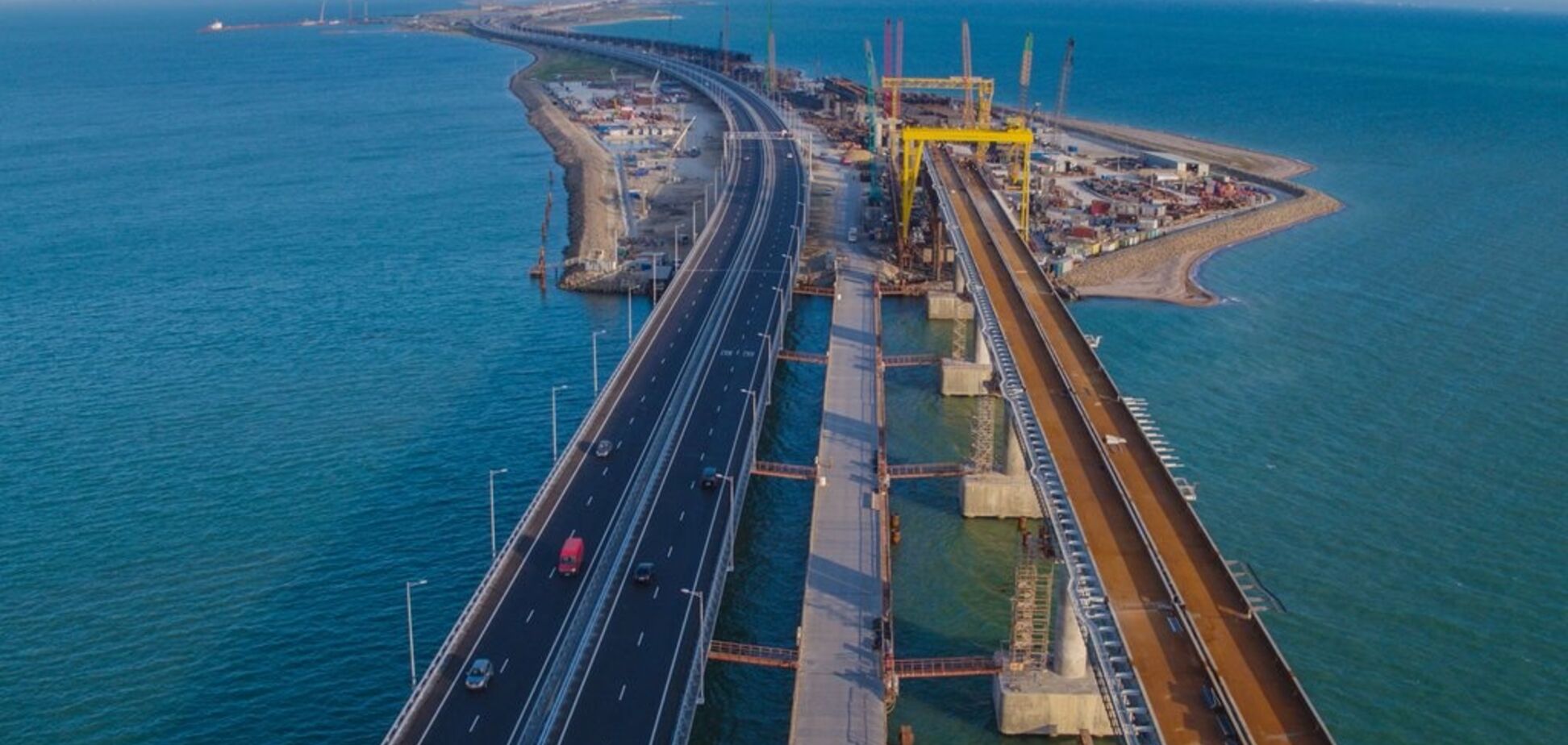 Остання паля: окупанти похвалилися новим досягненням Кримського мосту