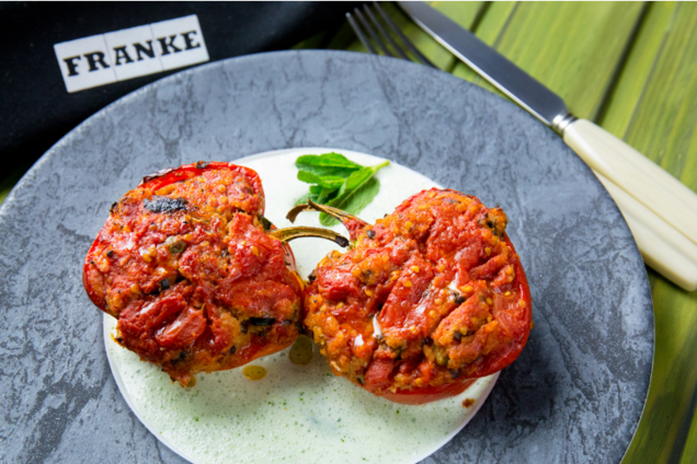 Фарширований перець з оливками