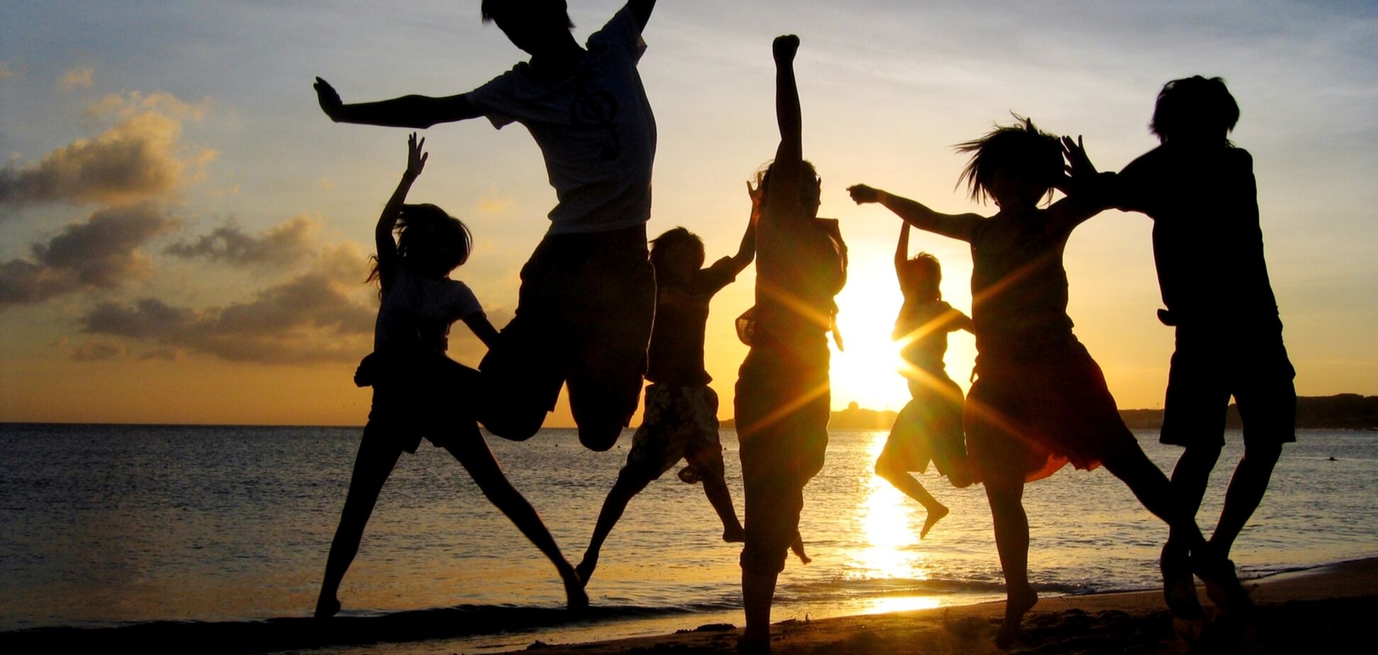 День друзів 2018: привітання та листівки