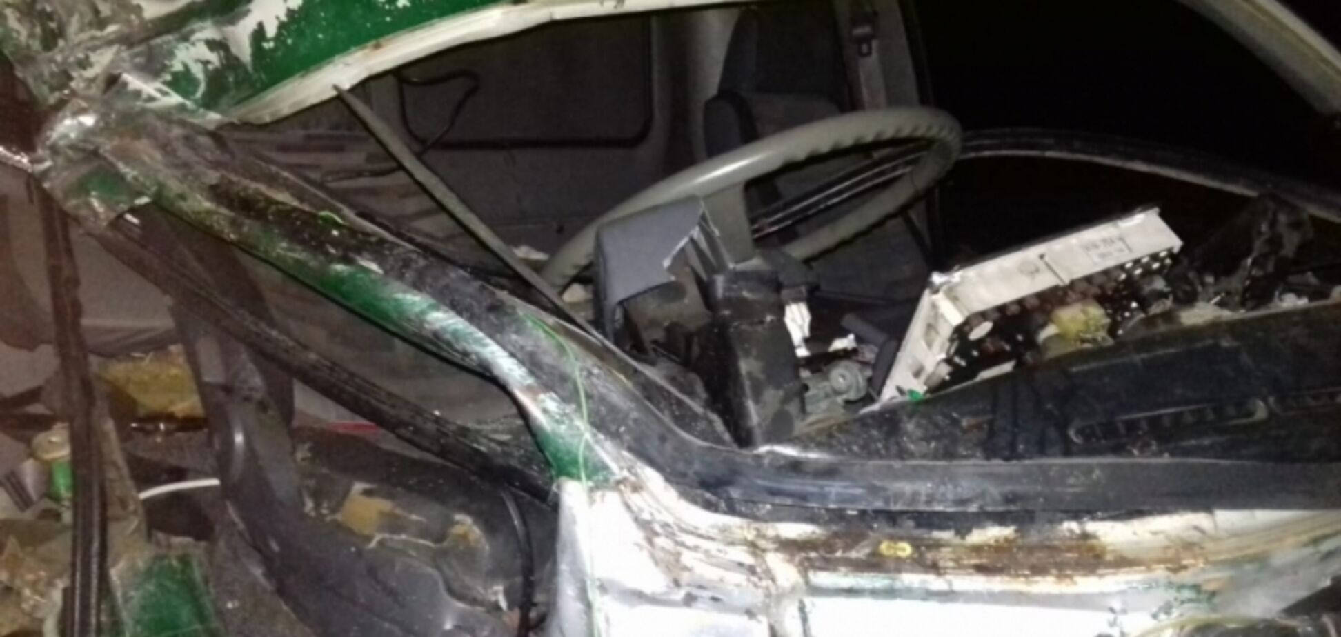 В России автобус с украинцами врезался в грузовик: фото ДТП