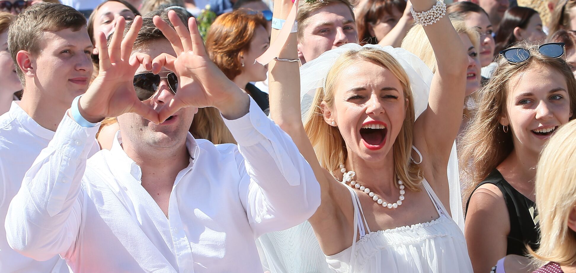 Оля Полякова женила 200 пар молодоженов
