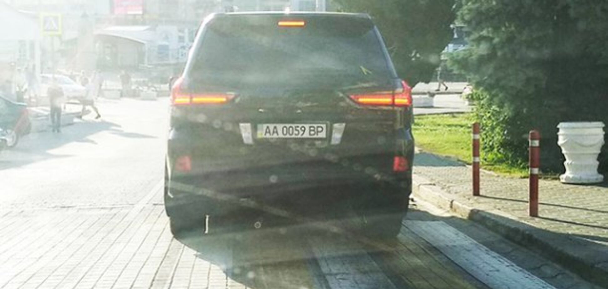 Що за птах? У Криму засвітилося авто з номерами Верховної Ради