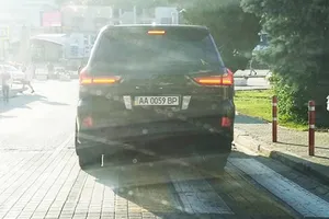 Что за птица? В Крыму засветилось авто с номерами Верховной Рады