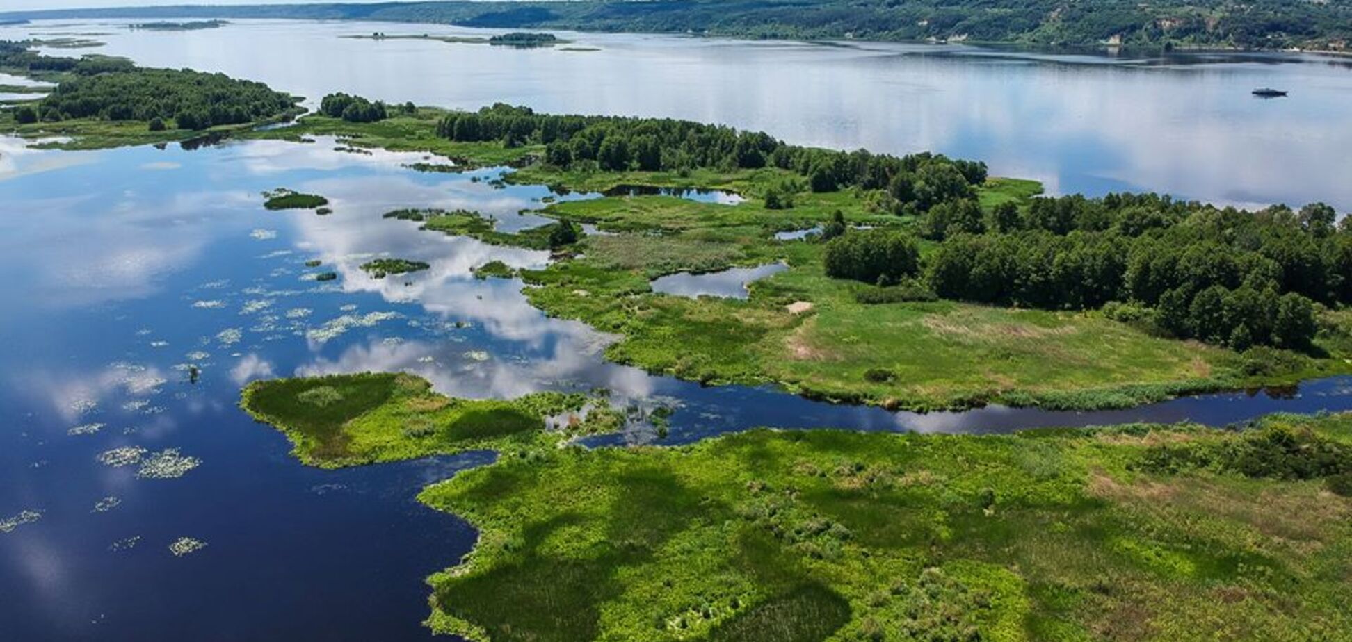 Плавні Дніпра з висоти: опубліковані неймовірні фото