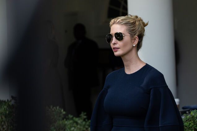 Иванка Трамп показала стройные длинные ноги в мини-платье