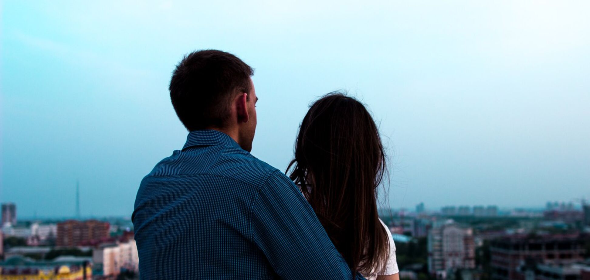 У центрі Львова пара займалася сексом на даху будинку і потрапила на відео. 18+