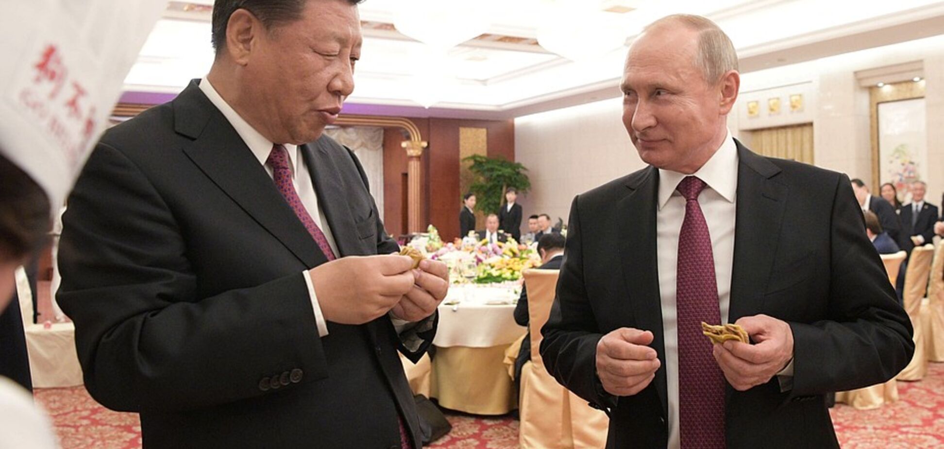 'Он еще и готовит!' Путин рассмешил своими пельменями