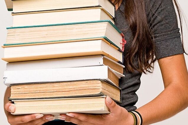 В Україні з підручників хочуть прибрати слово 'батьки': названо причину