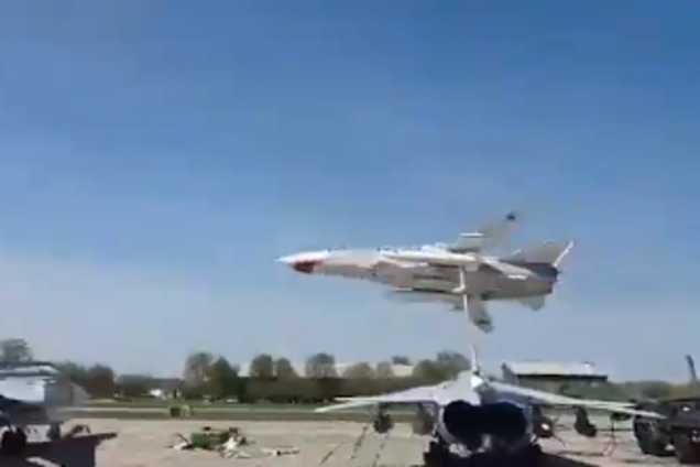 Льотчики вразили мережу небезпечним маневром