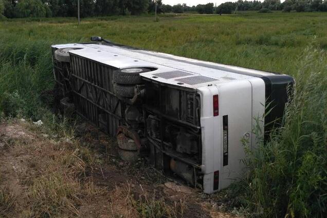 На Ривненщине перевернулся автобус с 53 пассажирами: фото ДТП