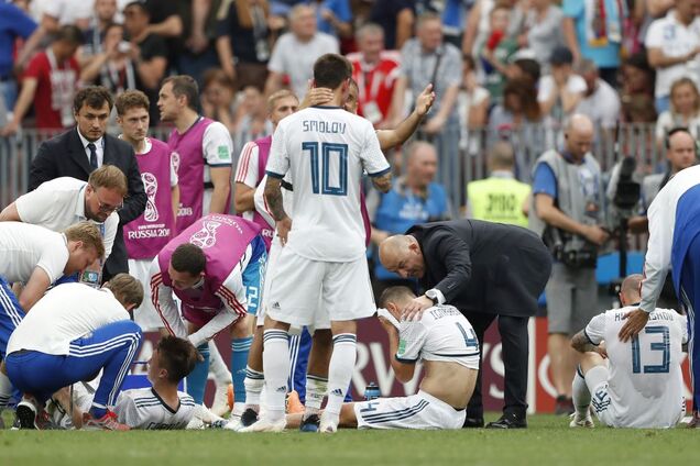 'Усатый кондуктор': в сети постебались над сборной России после выхода в 1/4 финала ЧМ-2018