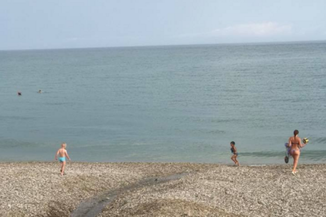 Отдых возле канализации: появились фото известного курорта в Крыму