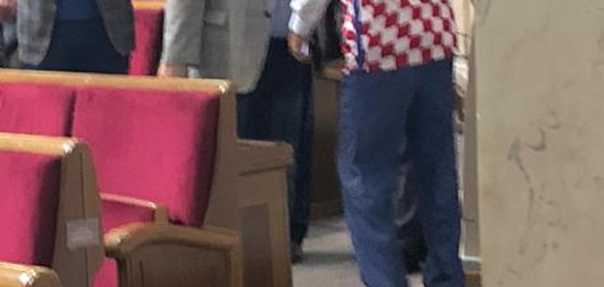 'Слава Украине!' В Раде устроили свой флешмоб в поддержку хорватов. Фотофакт